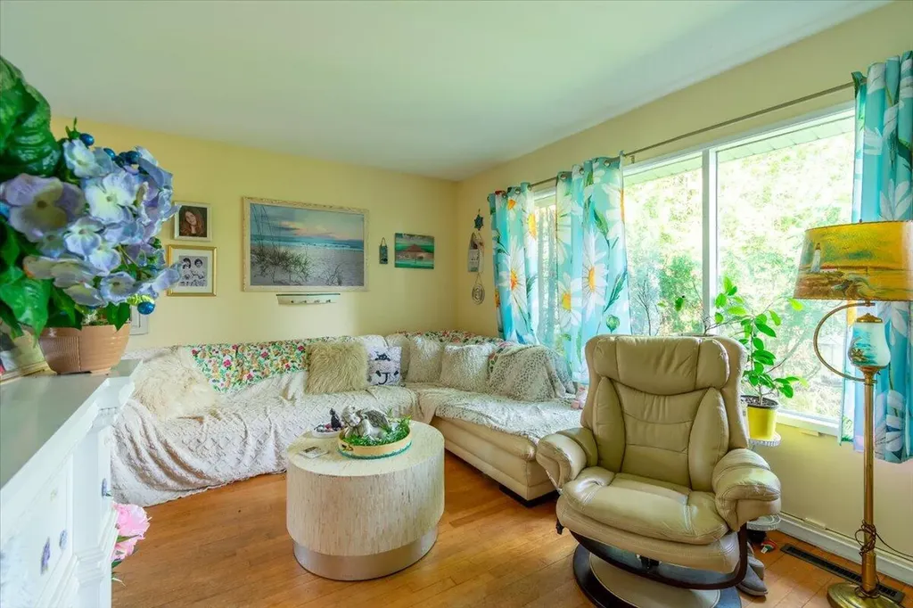 660 Old County Road Rockland ME 04841