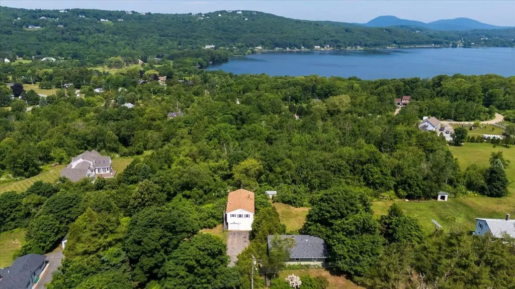 660 Old County Road Rockland ME 04841
