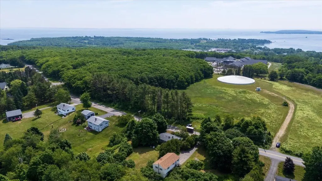 660 Old County Road Rockland ME 04841