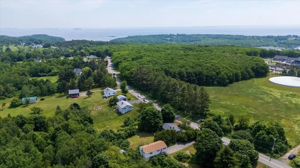 660 Old County Road Rockland ME 04841