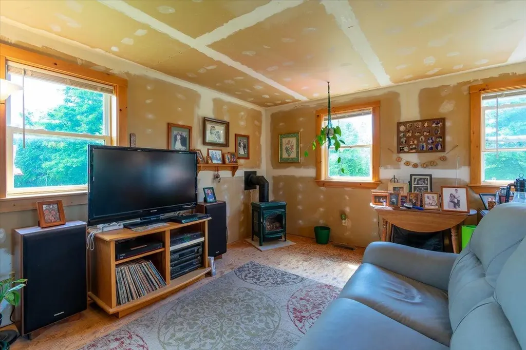 660 Old County Road Rockland ME 04841