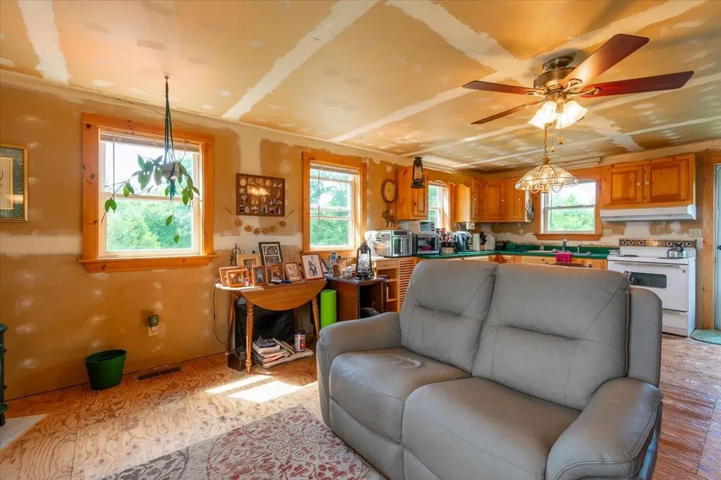 660 Old County Road Rockland ME 04841