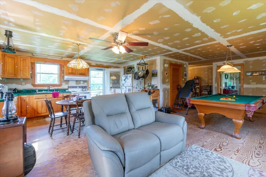 660 Old County Road Rockland ME 04841