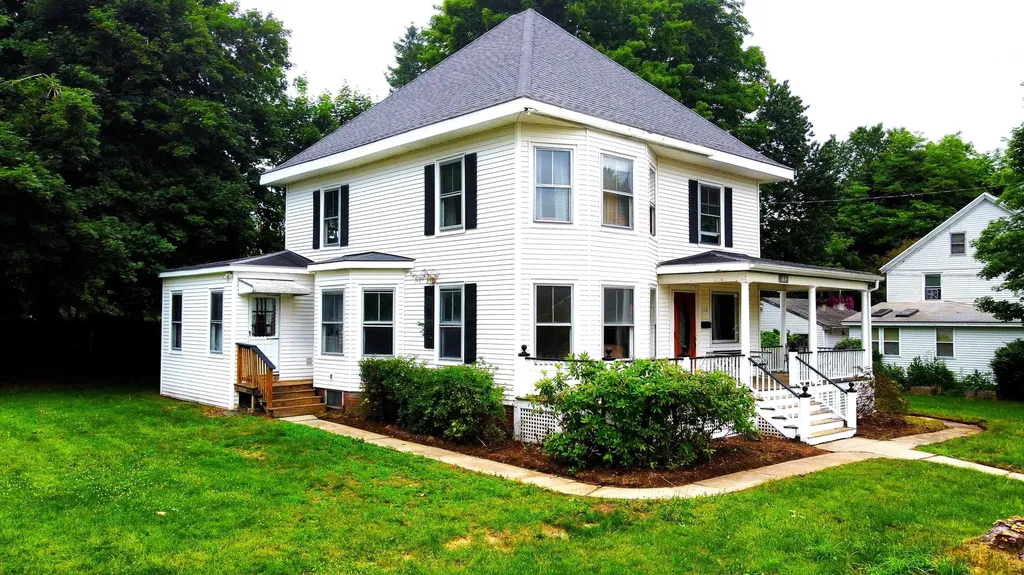712 Gray Road Gorham ME 04038