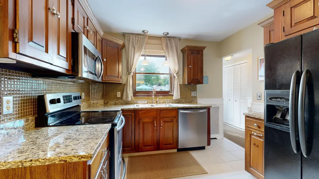 48 Grandview Avenue Auburn ME 04210