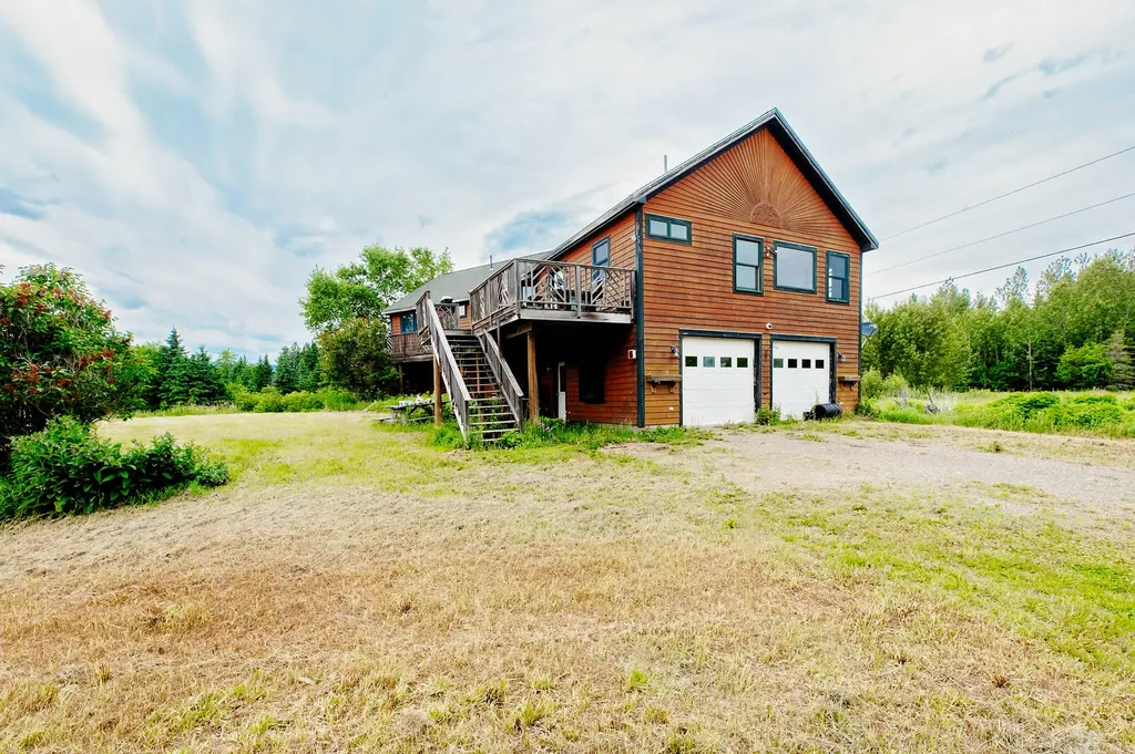 110 Narrow Gauge Road Coplin Plt ME 04982