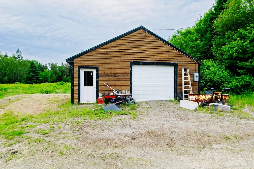 110 Narrow Gauge Road Coplin Plt ME 04982