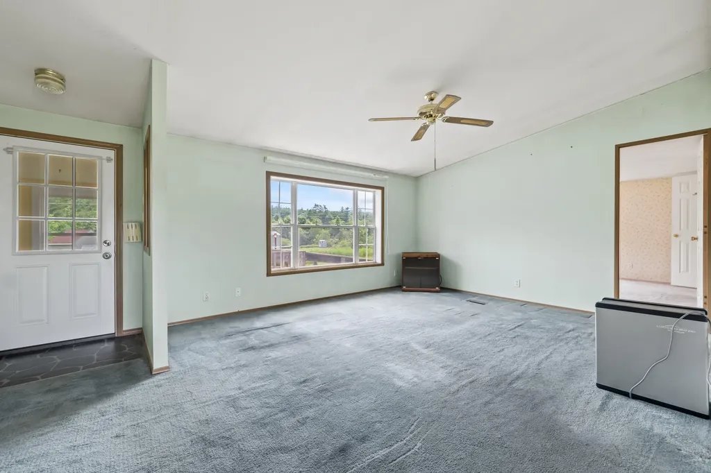 47 Pittston Road Whitefield ME 04353