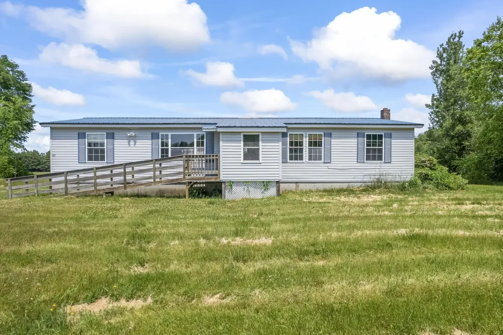 47 Pittston Road Whitefield ME 04353