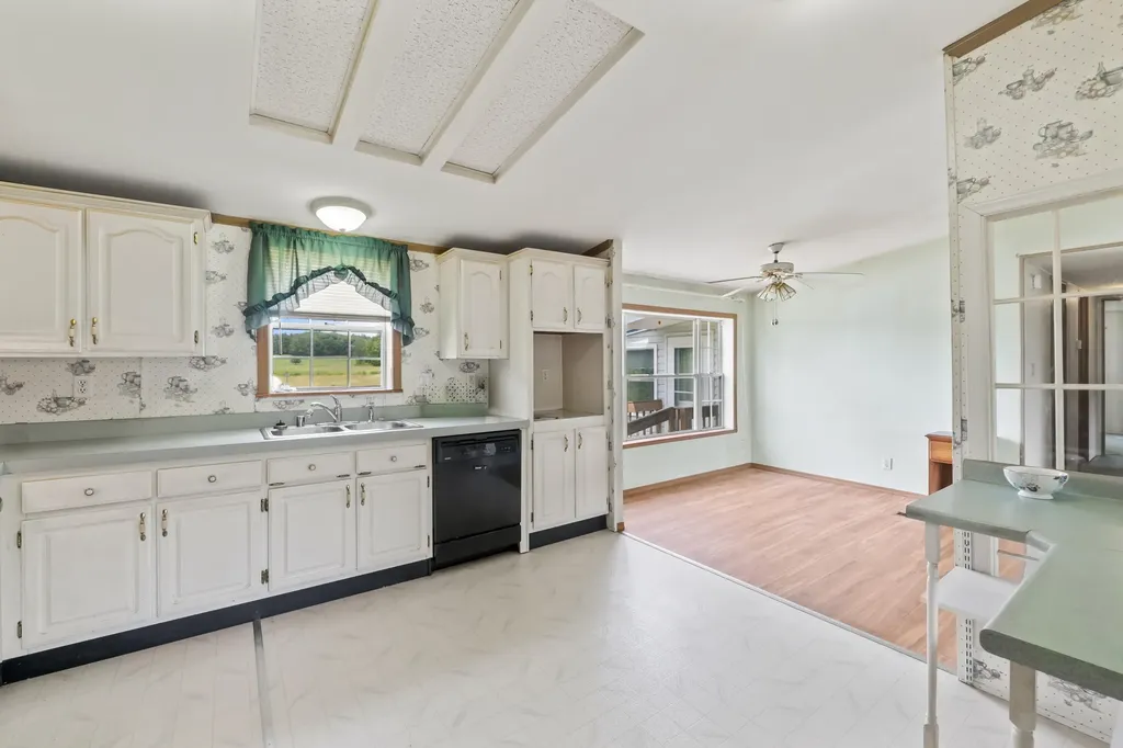 47 Pittston Road Whitefield ME 04353