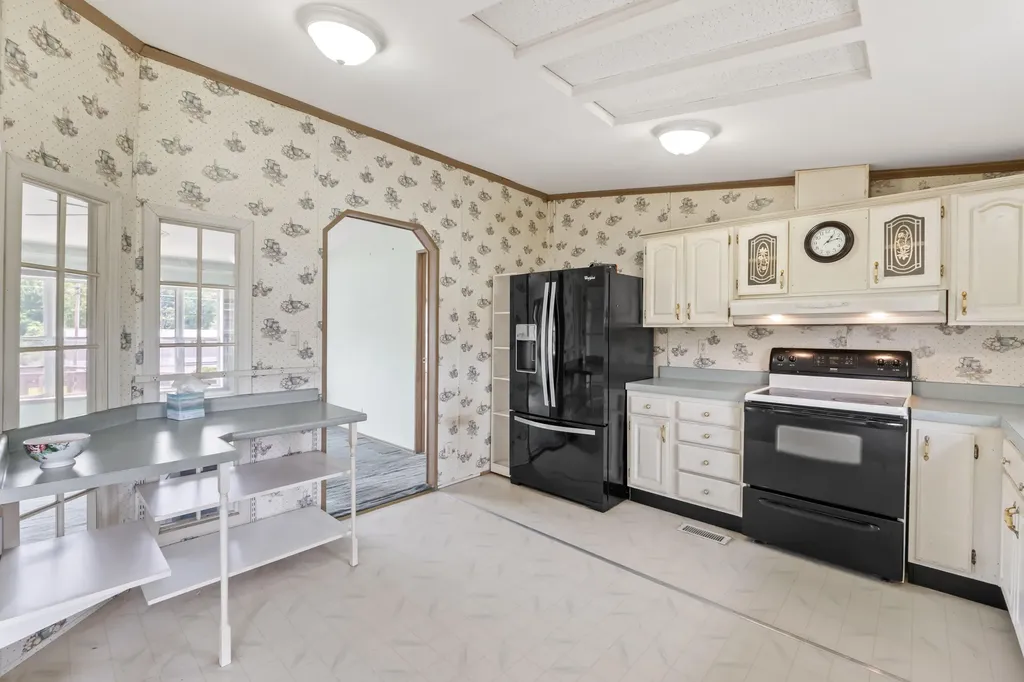 47 Pittston Road Whitefield ME 04353