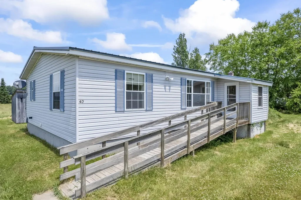 47 Pittston Road Whitefield ME 04353