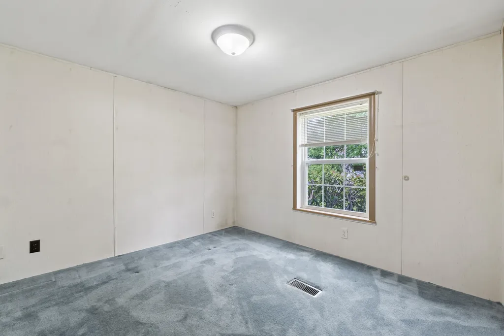 47 Pittston Road Whitefield ME 04353