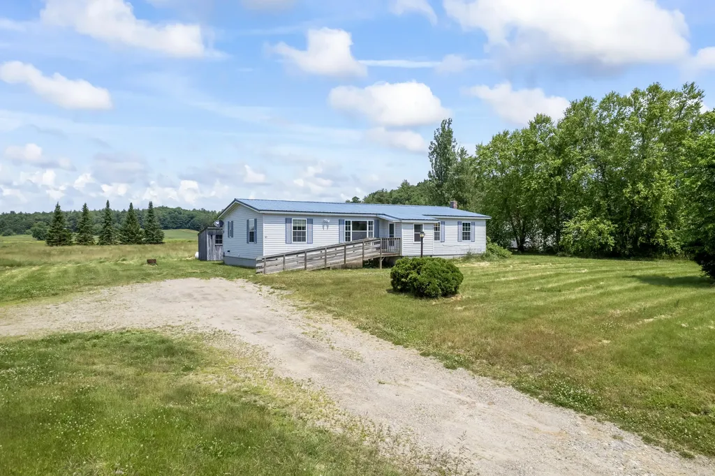 47 Pittston Road Whitefield ME 04353