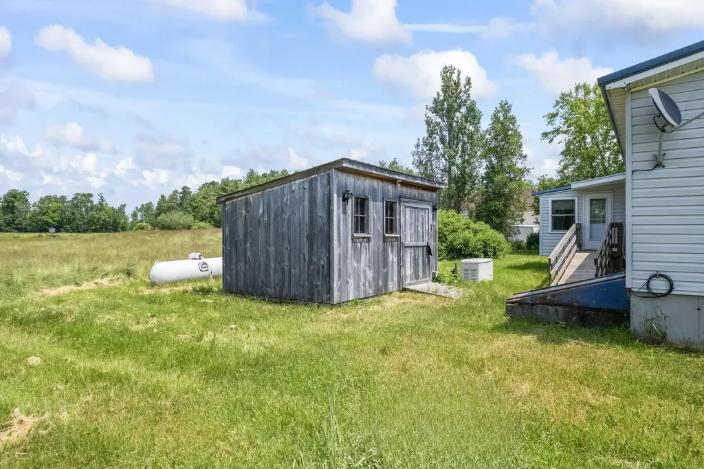 47 Pittston Road Whitefield ME 04353