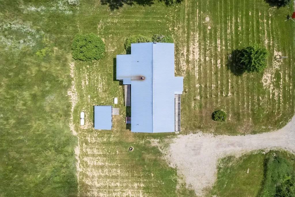 47 Pittston Road Whitefield ME 04353