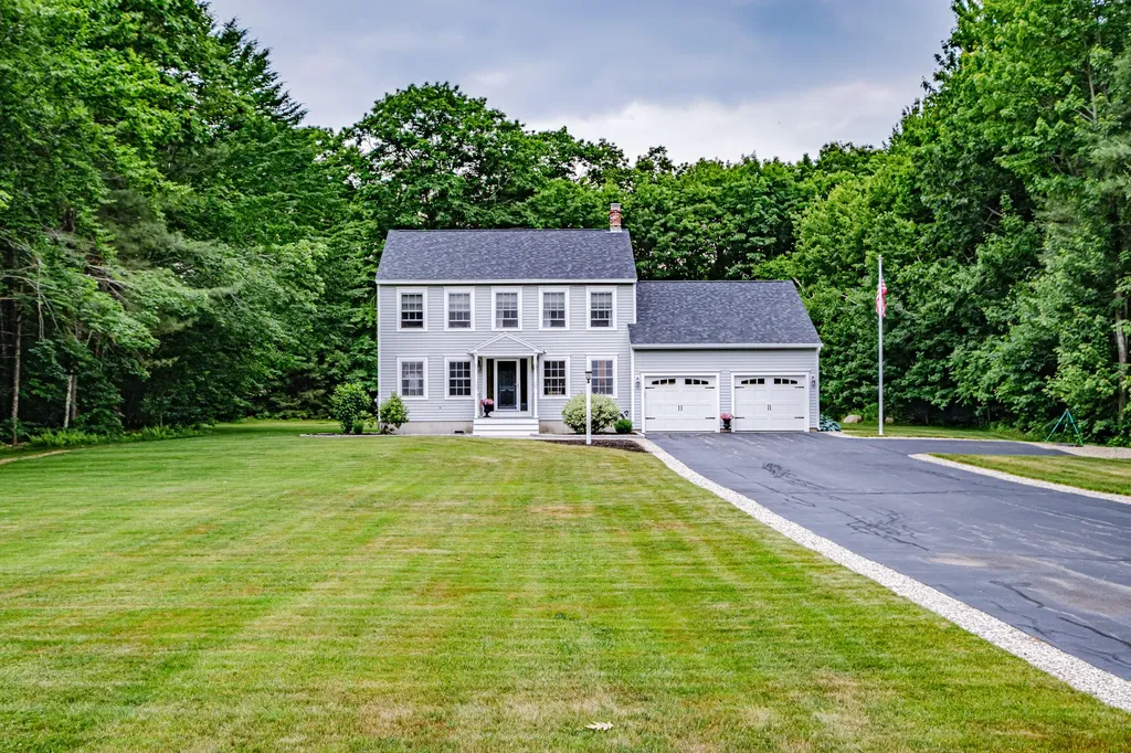 18 Cheechako Road Buxton ME 04093