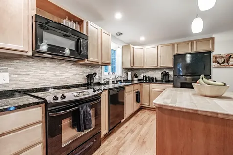 18 Cheechako Road Buxton ME 04093