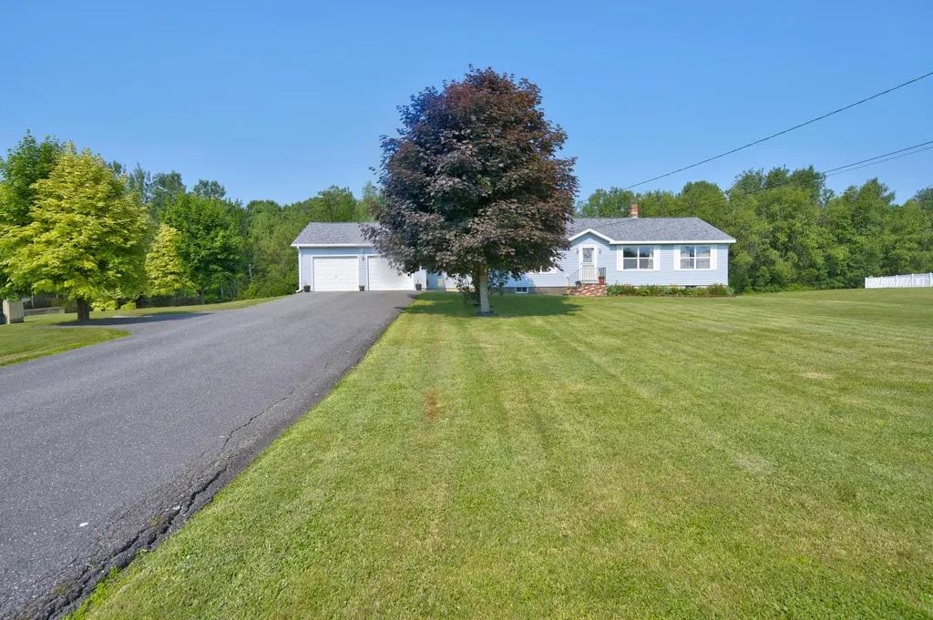 2035 Glenwood Avenue Hermon ME 04401