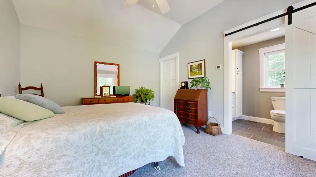 33 Whitney Way Raymond ME 04071