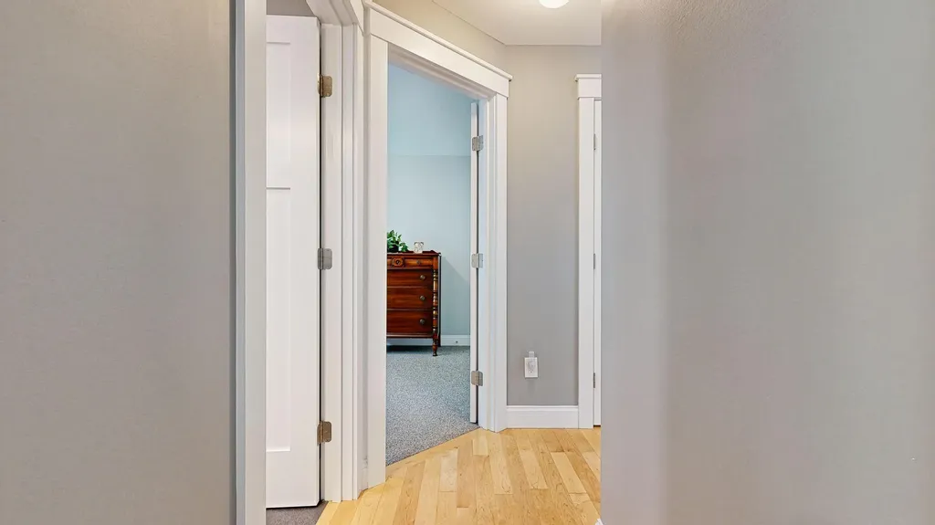 33 Whitney Way Raymond ME 04071