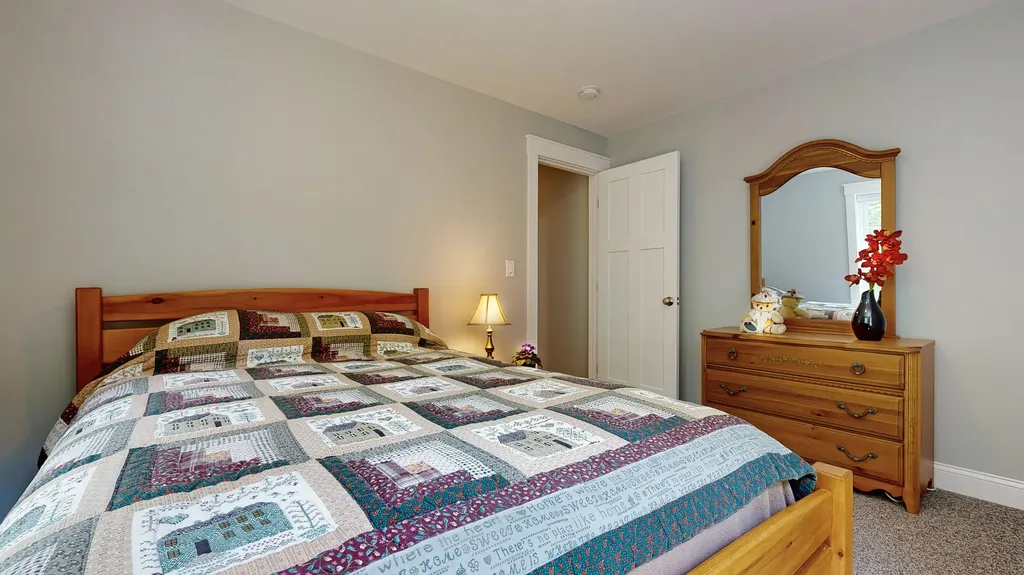33 Whitney Way Raymond ME 04071