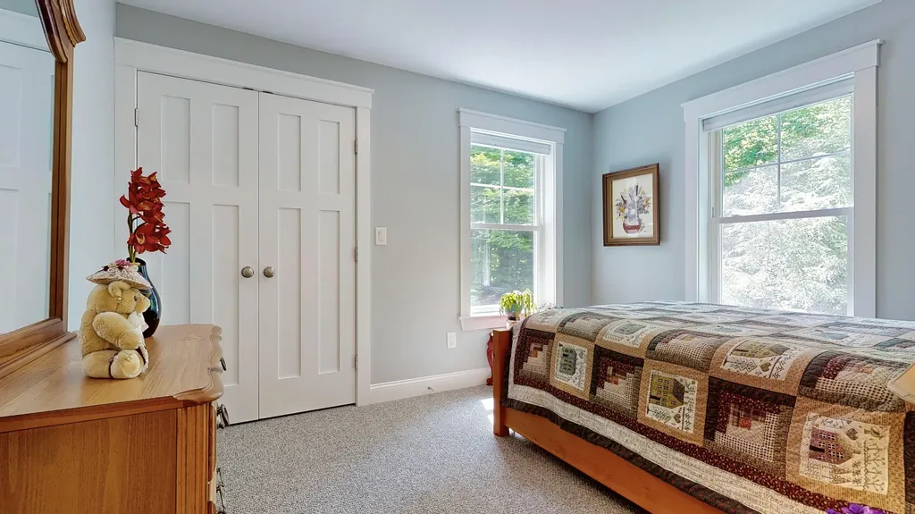 33 Whitney Way Raymond ME 04071