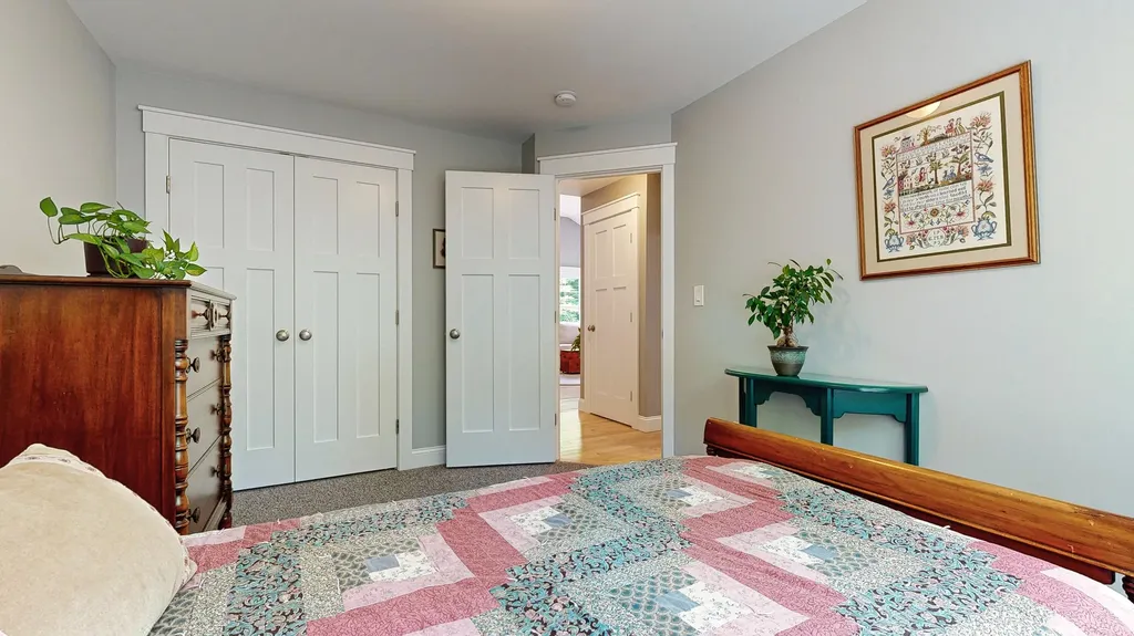 33 Whitney Way Raymond ME 04071