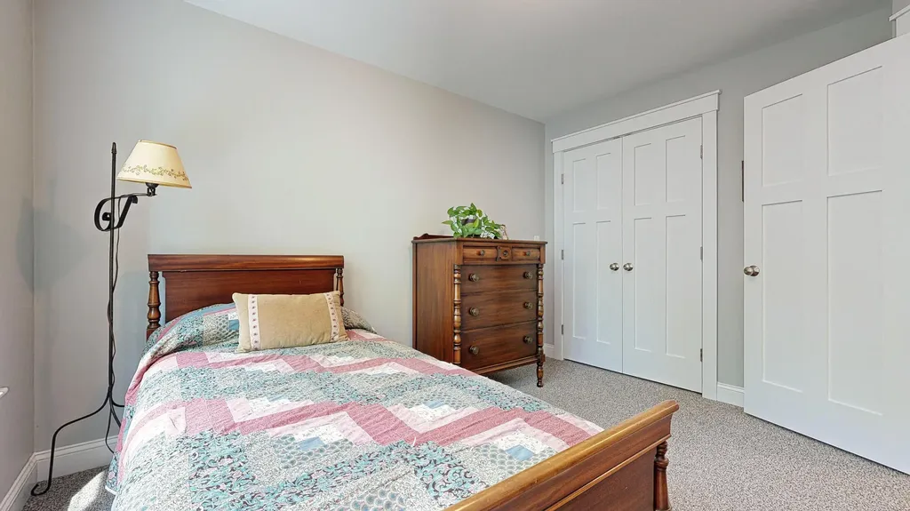 33 Whitney Way Raymond ME 04071
