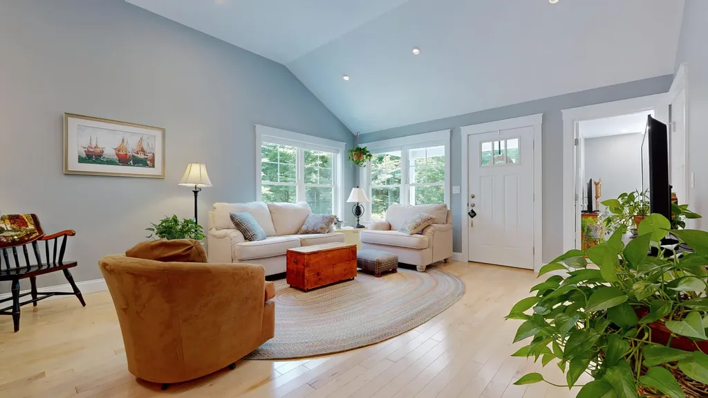 33 Whitney Way Raymond ME 04071