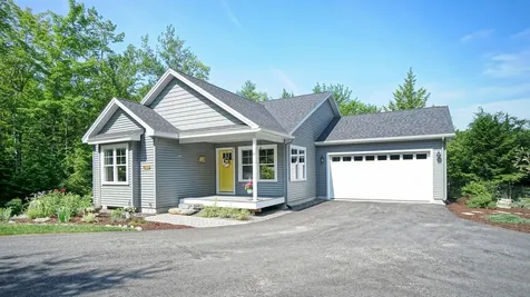 33 Whitney Way Raymond ME 04071