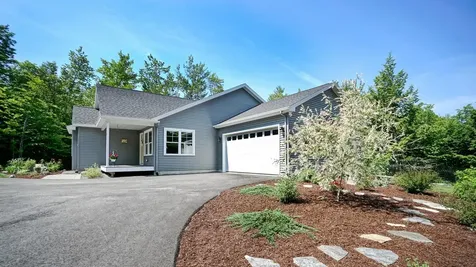 33 Whitney Way Raymond ME 04071