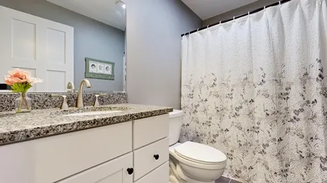 33 Whitney Way Raymond ME 04071