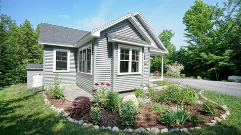 33 Whitney Way Raymond ME 04071