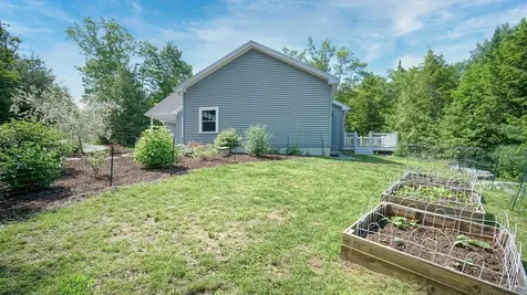 33 Whitney Way Raymond ME 04071