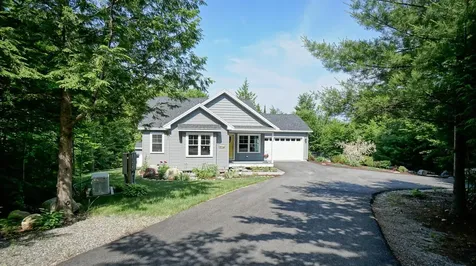 33 Whitney Way Raymond ME 04071