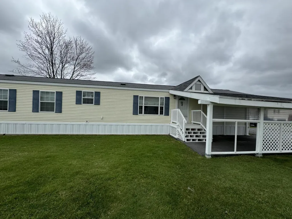 25 Sarah Avenue Lewiston ME 04240