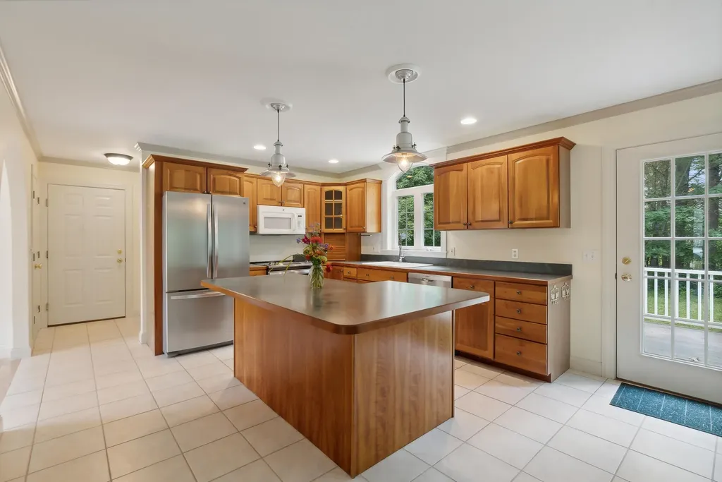 4 Preston Lane Kennebunk ME 04043