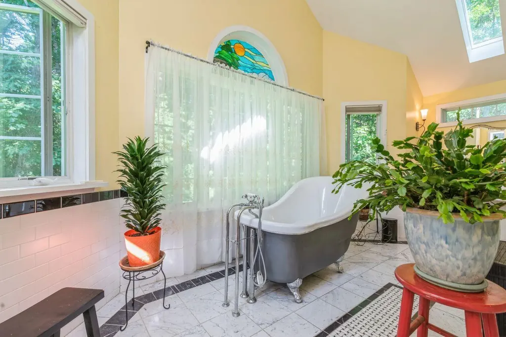 139 Whitten Road Kennebunk ME 04043