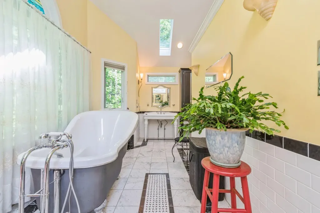 139 Whitten Road Kennebunk ME 04043