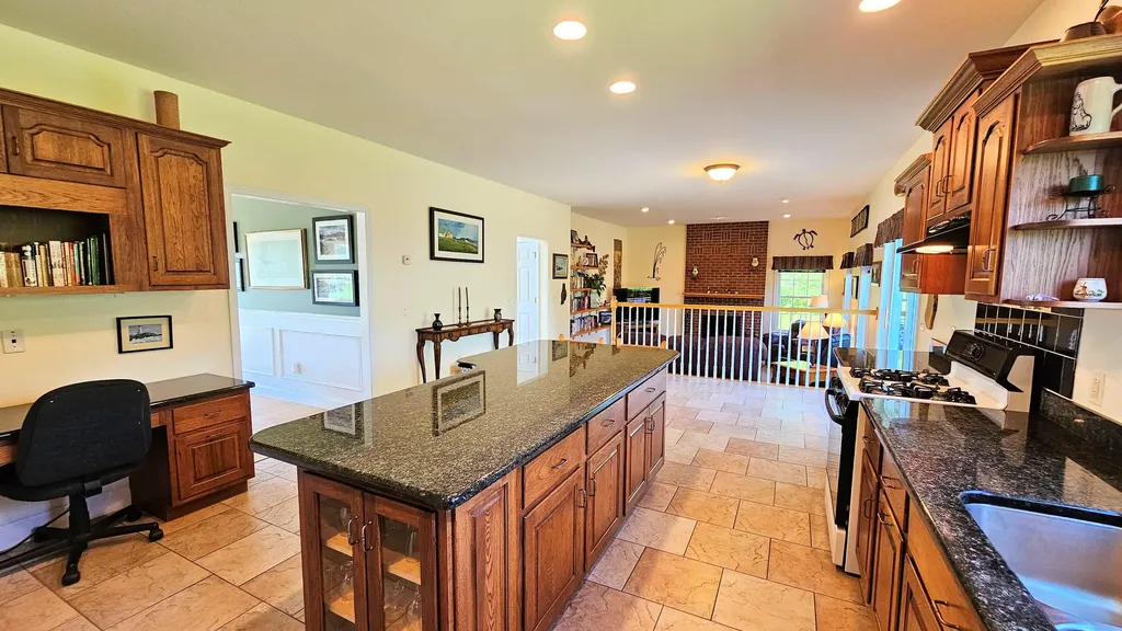 82 Chestnut Trail Bangor ME 04401