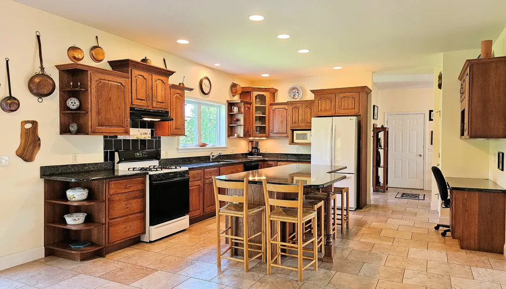 82 Chestnut Trail Bangor ME 04401