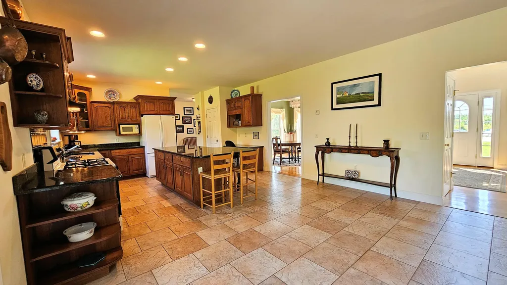 82 Chestnut Trail Bangor ME 04401