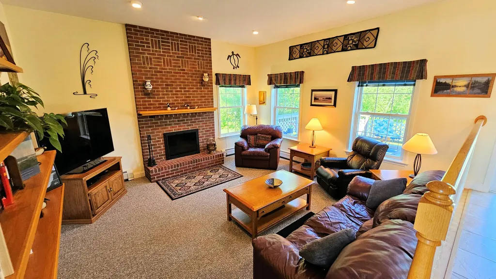 82 Chestnut Trail Bangor ME 04401