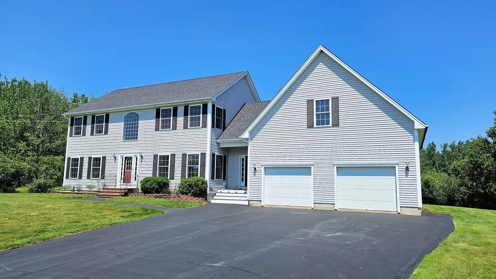 82 Chestnut Trail Bangor ME 04401