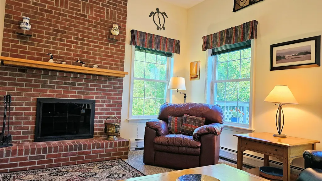 82 Chestnut Trail Bangor ME 04401