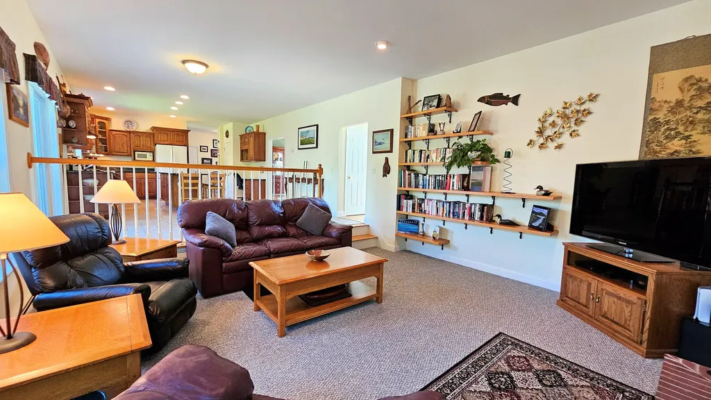 82 Chestnut Trail Bangor ME 04401