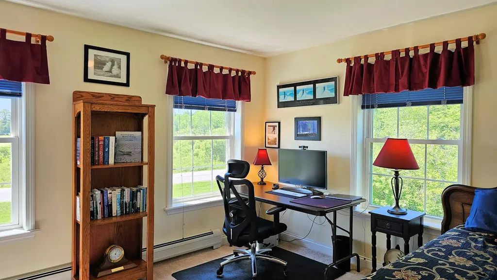 82 Chestnut Trail Bangor ME 04401