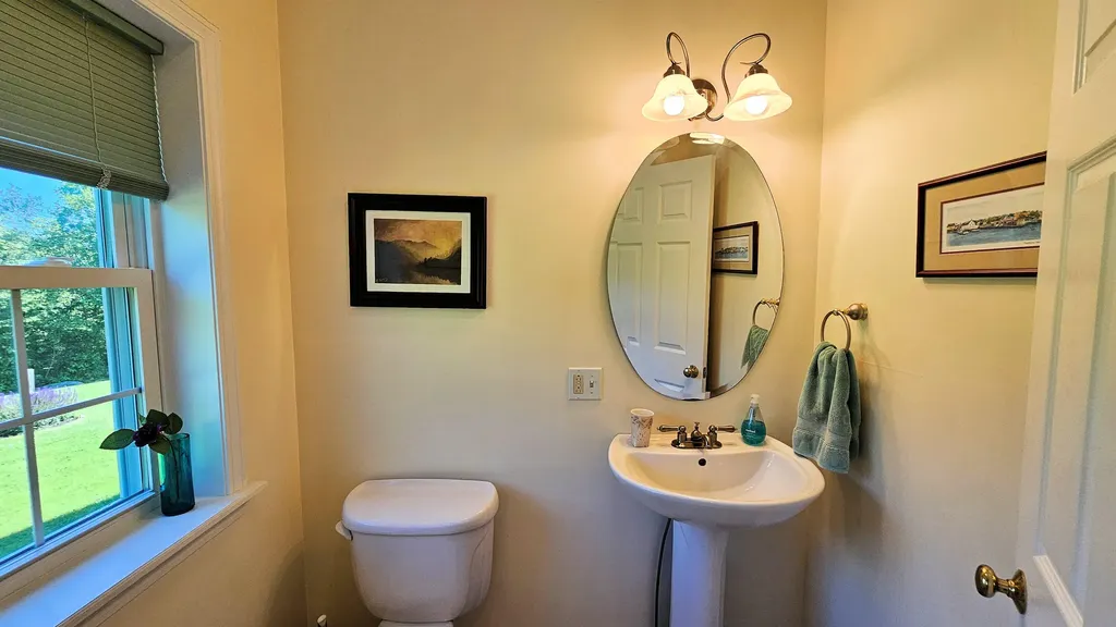 82 Chestnut Trail Bangor ME 04401