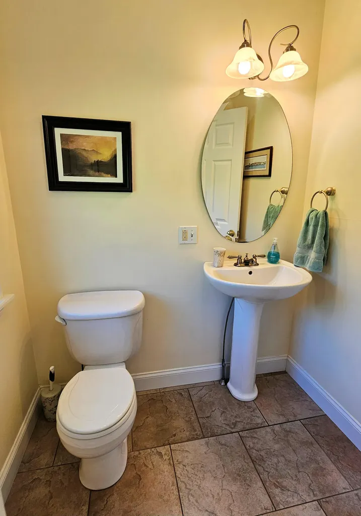 82 Chestnut Trail Bangor ME 04401